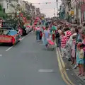 Big crowds on the High Street, The Lymington Carnival, Hampshire - 17th June 1985