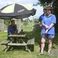 Apple under a parasol, The BSCC Annual Bike Ride, Orford, Suffolk - 12th July 2003