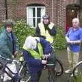 The Sagas get their bikes sorted, The BSCC Annual Bike Ride, Lenham, Kent - 8th May 2004