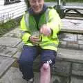 Gov shows off a scar, The BSCC Annual Bike Ride, Lenham, Kent - 8th May 2004