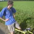 The Boy Phil pauses, The BSCC Annual Sponsored Bike Ride, The Cottage, Thorpe St. Andrew, Norwich  - 18th July 2004