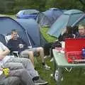 The next morning, it's mugs of tea for most, A BSCC Splinter Group Camping Trip, Shottisham, Suffolk - 13th August 2004