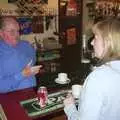 Ken chats to Carolyn, A BSCC Splinter Group Camping Trip, Shottisham, Suffolk - 13th August 2004