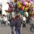 The balloon dude on Gentleman's Walk, Christmas Shopping and a Carol Service, Norwich and Thrandeston - 19th December 2004