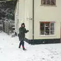 Suey roams around on a snow day, Wendy Leaves "The Lab" and a Snow Day, Cambridge and Brome - 25th February 2005