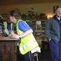 Suey leans over the bar, The BSCC Easter Bike Ride, Framlingham, Suffolk - 26th March 2005