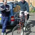 Gov tests out the back end of a tandem, The BSCC Weekend Trip to Rutland Water, Empingham, Rutland - 14th May 2005