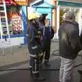 Firemen and curious passers-by chat, USA Chicken Catches Fire: Gov and the Ambulance, Diss, Norfolk - 19th November 2005