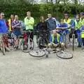 There's a group photo before the off, The BSCC does The Pheasant Hotel, Kelling, Norfolk - 6th May 2006