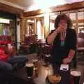We hang out in the bar of the Gatwick Copthorne, The BBs On Tour, Gatwick Copthorne, West Sussex - 24th November 2007