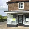 A closed-down shop, The BSCC Weekend Away Ride, Lenham, Kent - 16th May 2009