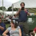Dan takes a photo, The Cambridge Folk Festival, Cherry Hinton Hall, Cambridge - 1st August 2009