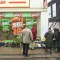 Keith of Castle Fruit has an outside stall, Snow in Diss, Fred Walks, and The BBs Play a Wedding, Diss and Mendlesham - 18th December 2009