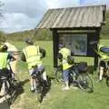 There's a stop to read the info board, The BSCC Weekend Away, Buckden, St. Neots, Huntingdonshire - 15th May 2010