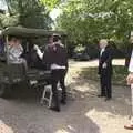 Loading up for the trip to the church, Clive and Suzanne's Wedding, Oakley and Brome, Suffolk - 10th July 2010