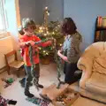 Harry, Fred and Isobel decorate the tree, Conwy, Holyhead and the Ferry to Ireland - 21st December 2015