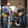 The blues band 'Hot Cold Ground' get warmed up, The St. Nicholas Street Fayre, Diss, Norfolk - 9th December 2018