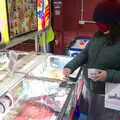 Isobel does the 2p coin pushers, A Return to the Beach, Southwold, Suffolk - 20th December 2020