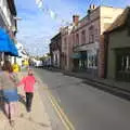 We head off up the Thoroughfare, A Trip to Weybread Sailing Club, Harleston, Norfolk - 17th October 2021