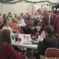 Terry reaches Isobel's table, Christmas Music with the GSB, Gislingham, Suffolk - 15th December 2023