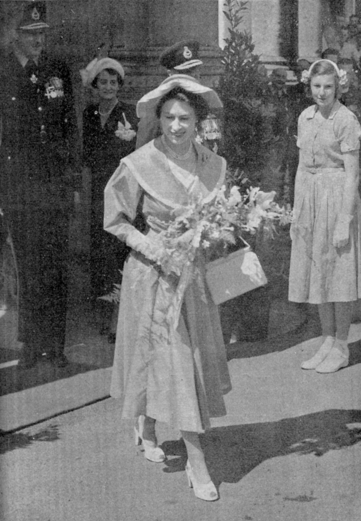 The Queen leaves Halton House
