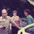 Time for a coffee break, Constructing a Vineyard, Harrow Road, Bransgore, Dorset - 1st September 1981