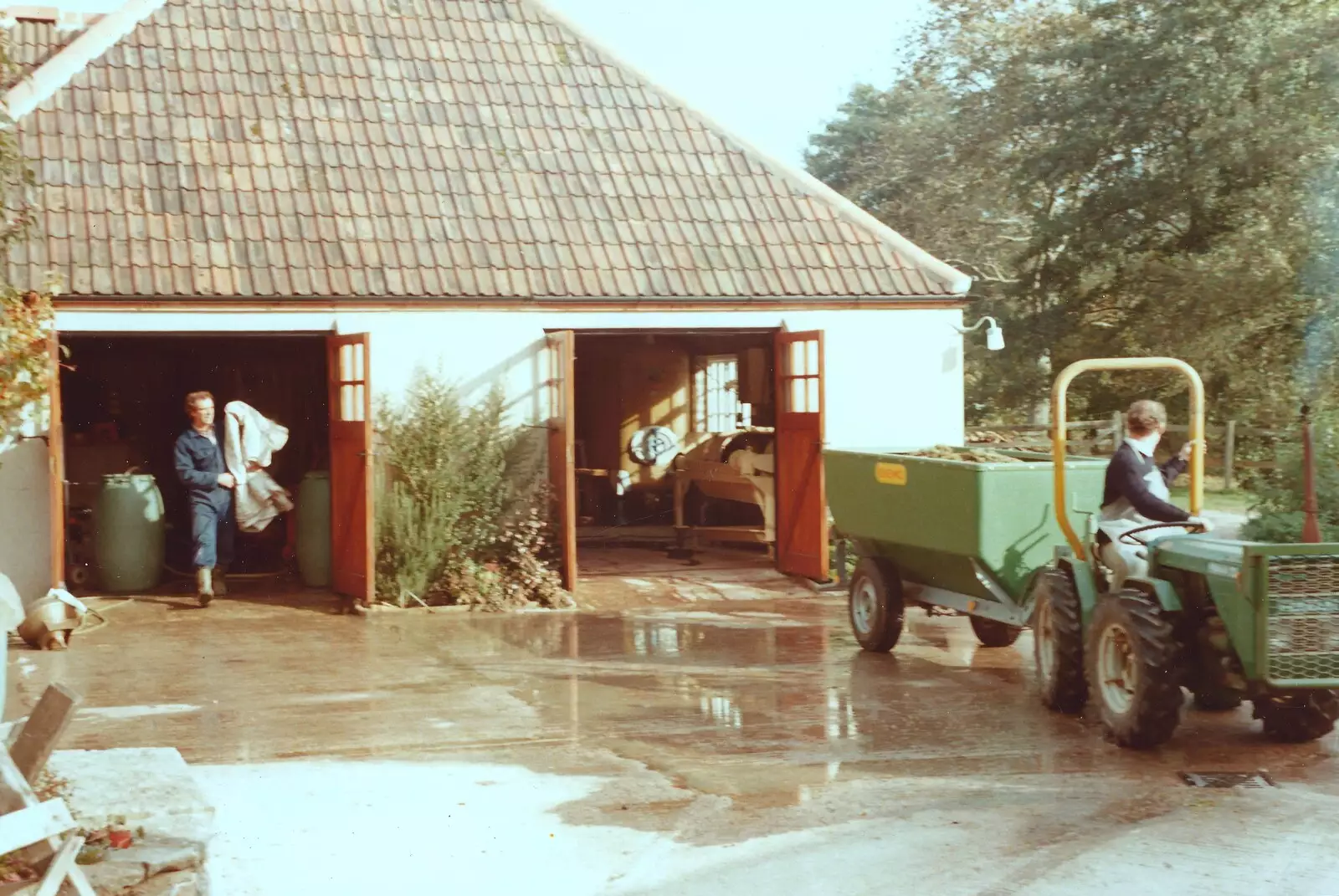 The grapes are unloaded at Wootton Vineyard, from Constructing a Vineyard, Harrow Road, Bransgore, Dorset - 1st September 1981