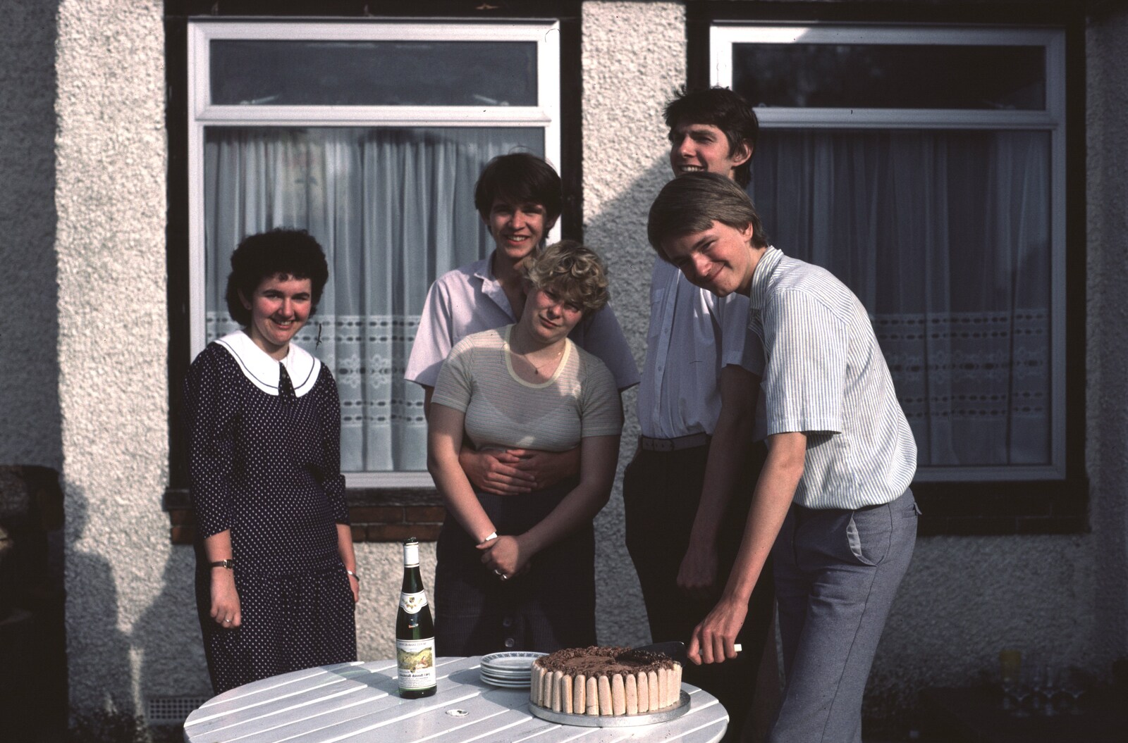 Nosher cuts his birthday cake from Nosher's 18th pre-Birthday and College Miscellany, Sway and Brockenhurst - 22nd May 1985