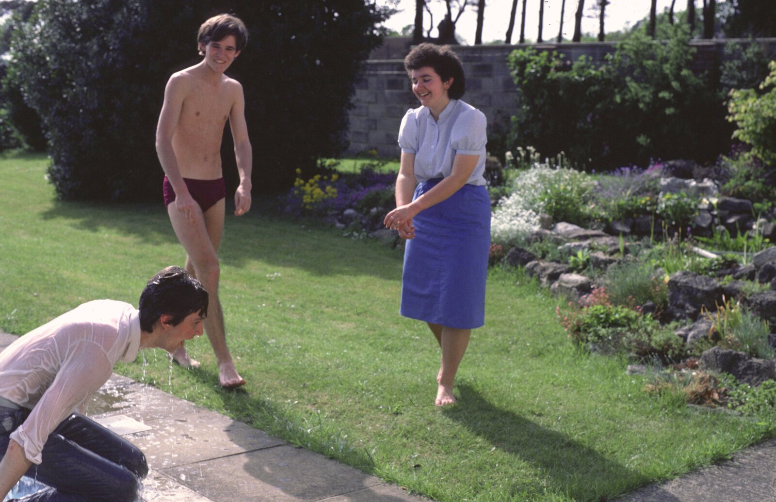 A bedraggled Sean climbs out of the pool from Nosher's 18th pre-Birthday and College Miscellany, Sway and Brockenhurst - 22nd May 1985