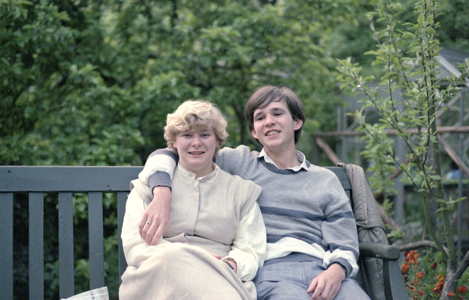 Nosher's 18th Birthday, Barton on Sea, Hampshire - 26th May 1985: Anna and Phil
