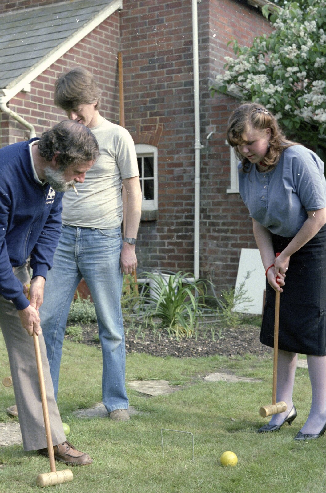 Nosher's 18th Birthday, Barton on Sea, Hampshire - 26th May 1985: Andy and Sis are head-to-head on the croquet