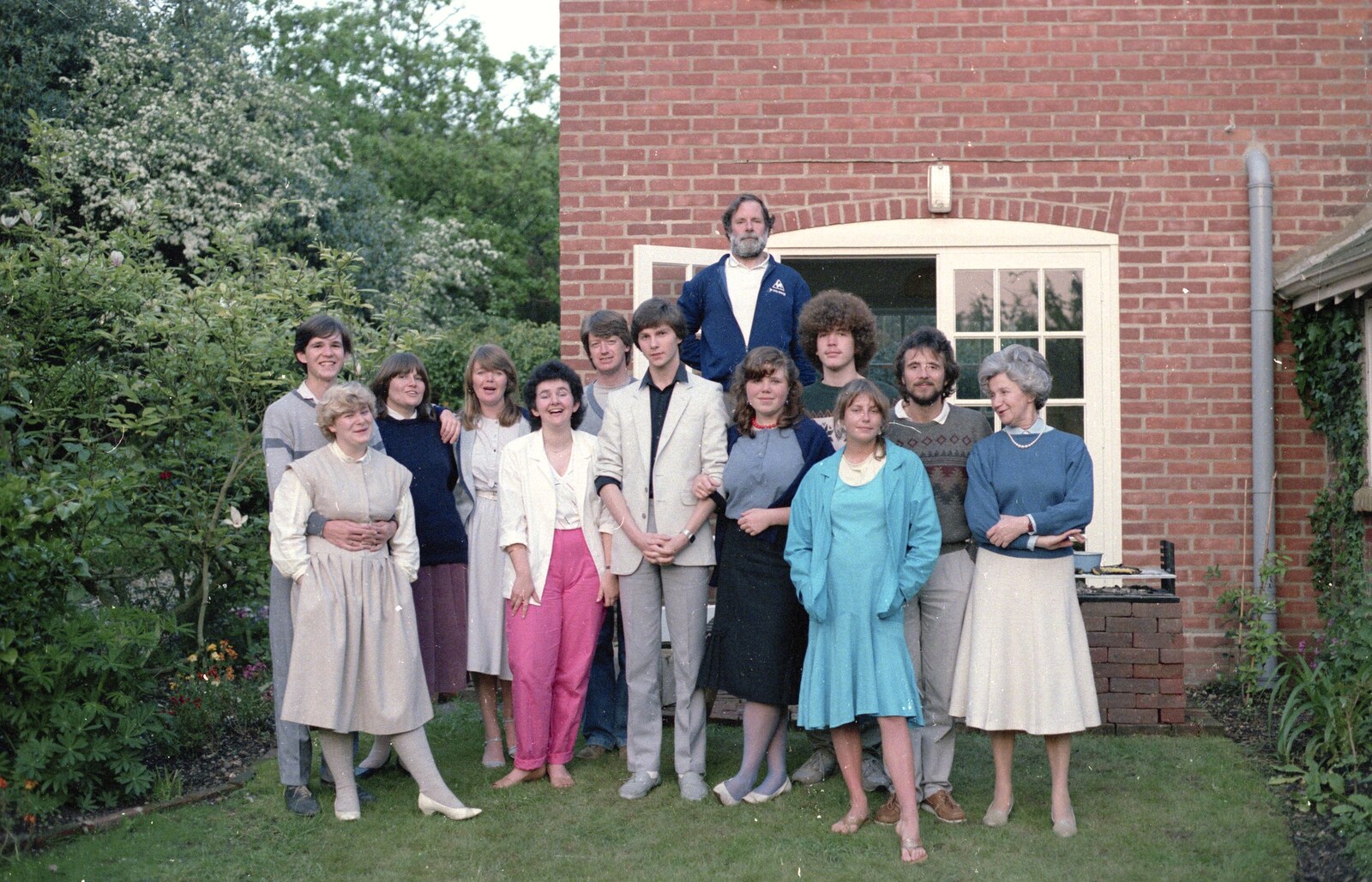 Nosher's 18th Birthday, Barton on Sea, Hampshire - 26th May 1985: Another group photo