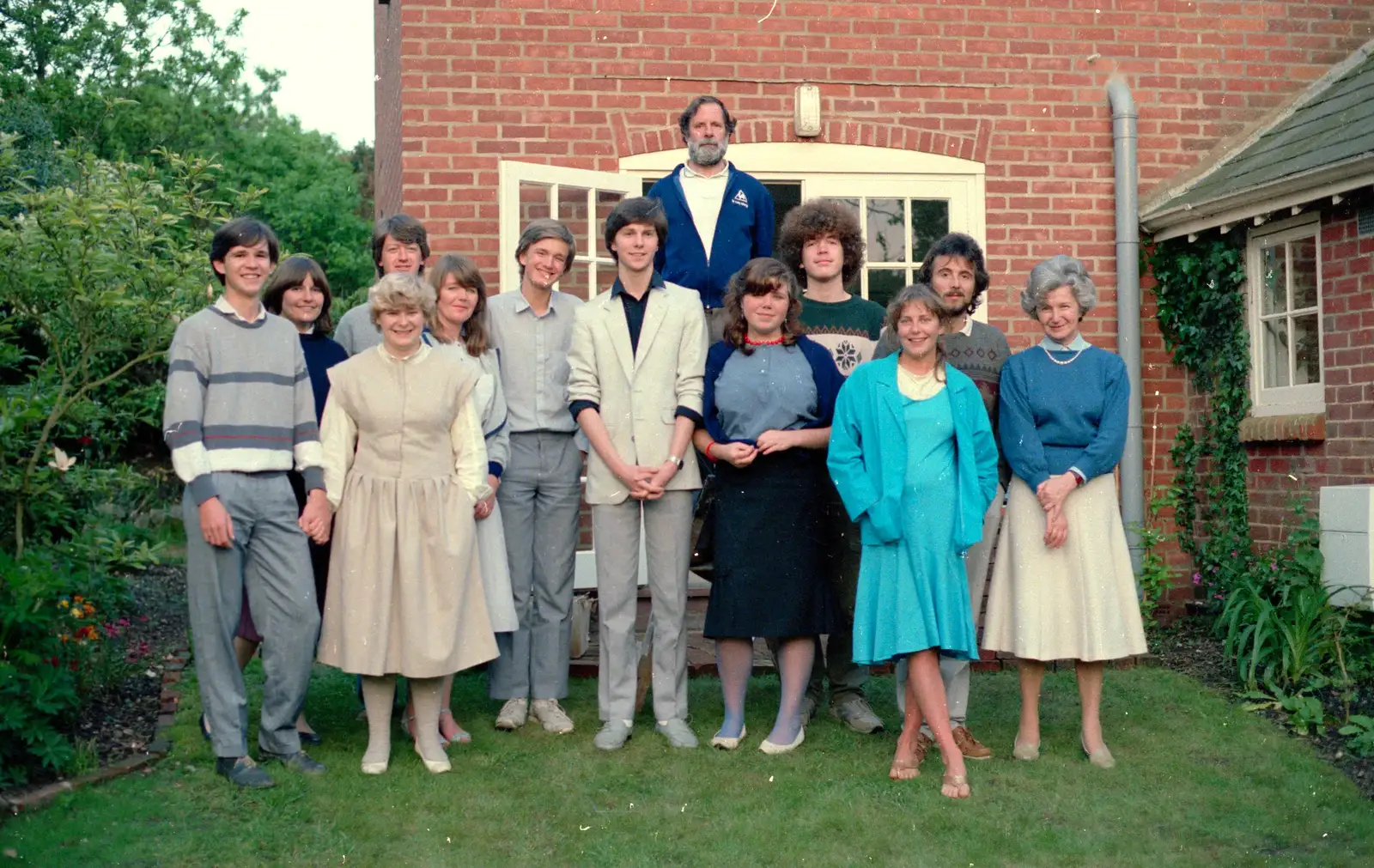 Nosher joins the group photo, from Nosher's 18th Birthday, Barton on Sea, Hampshire - 26th May 1985