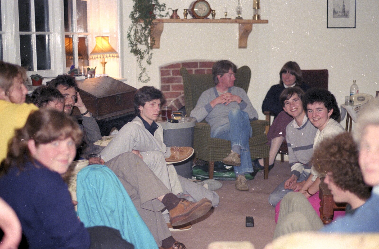 Nosher's 18th Birthday, Barton on Sea, Hampshire - 26th May 1985: Grouped in the lounge
