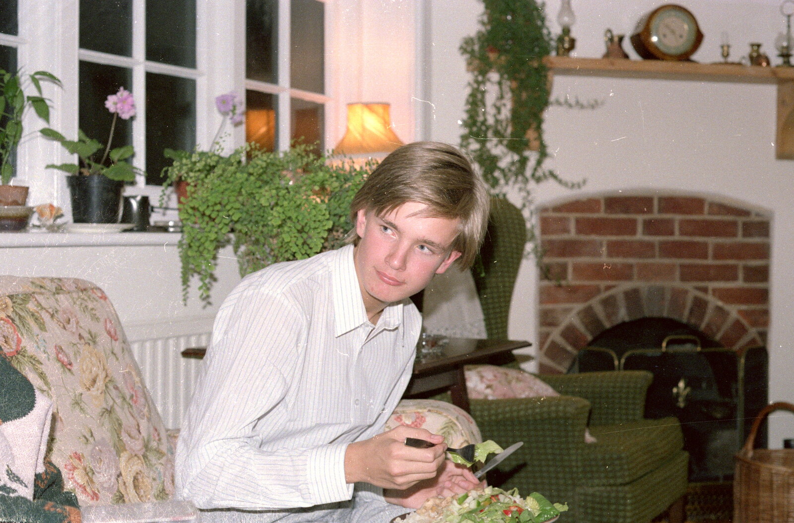 Nosher eats salad from The Last Day of Term, and Leaving New Milton, Hampshire - 18th September 1985