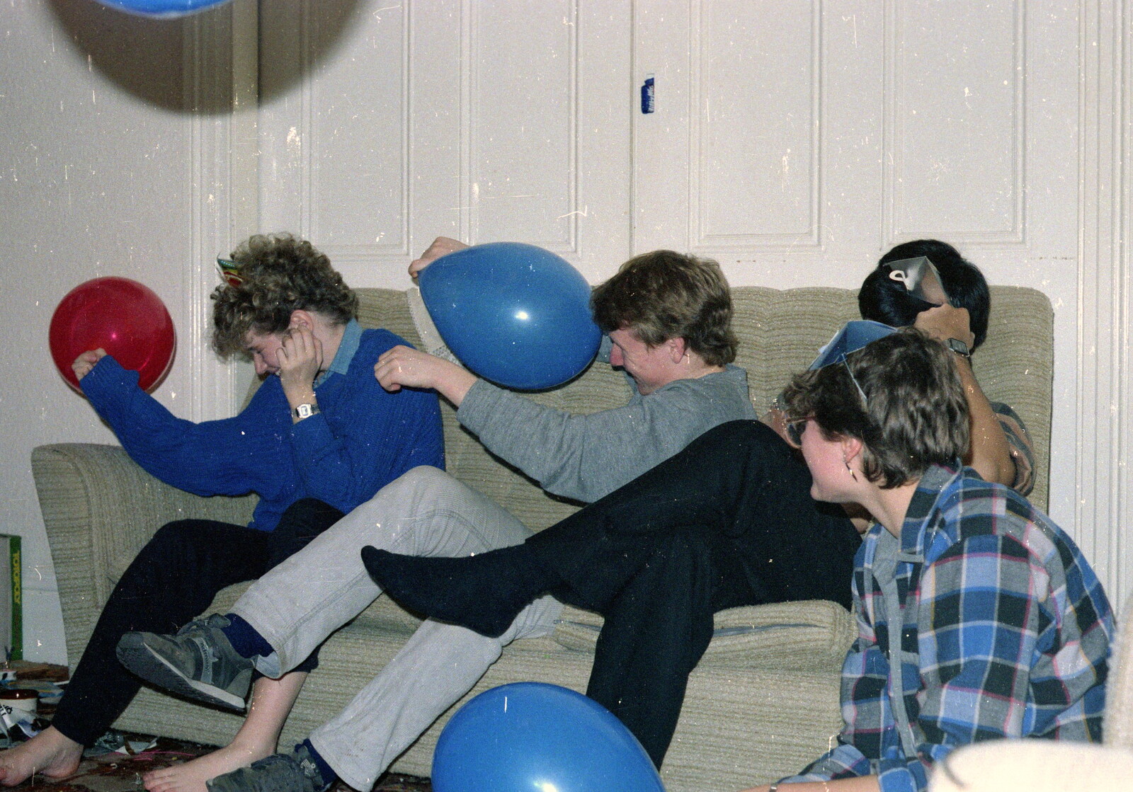 Fighting off balloons from Uni: BABS Christmas Ball and a Beaumont Street Party, Plymouth - 16th December 1985