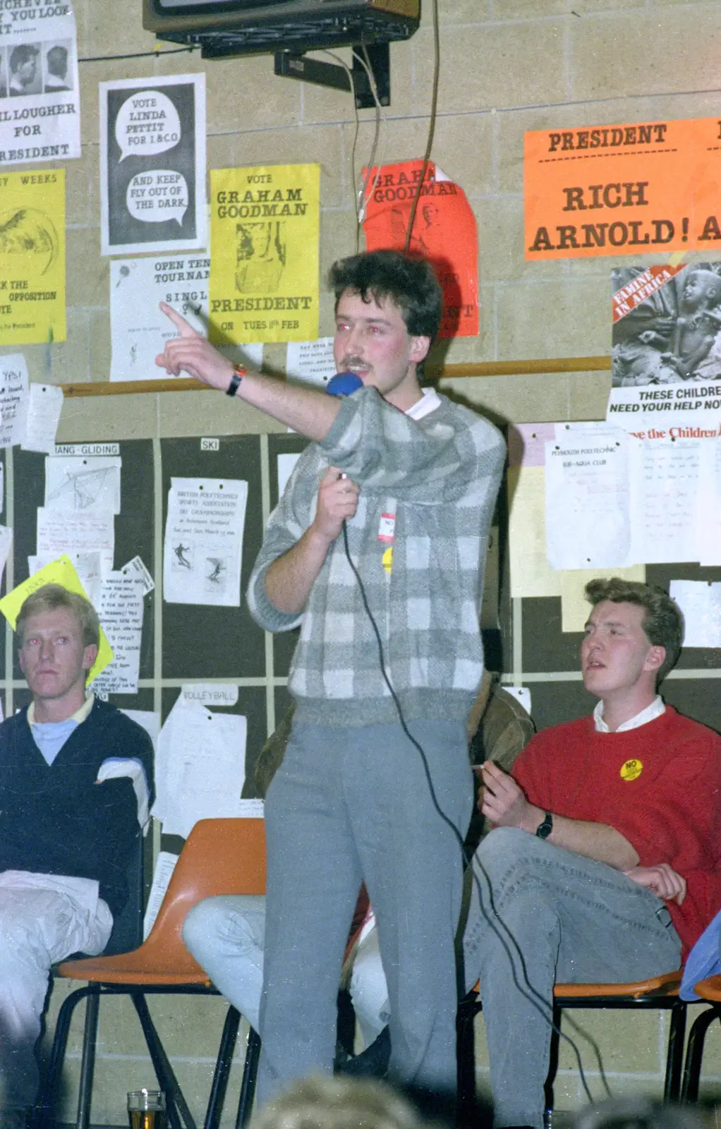 Mark Wilkins points to the future, from Uni: PPSU Sabbatical Election Hustings, Plymouth - 28th January 1986