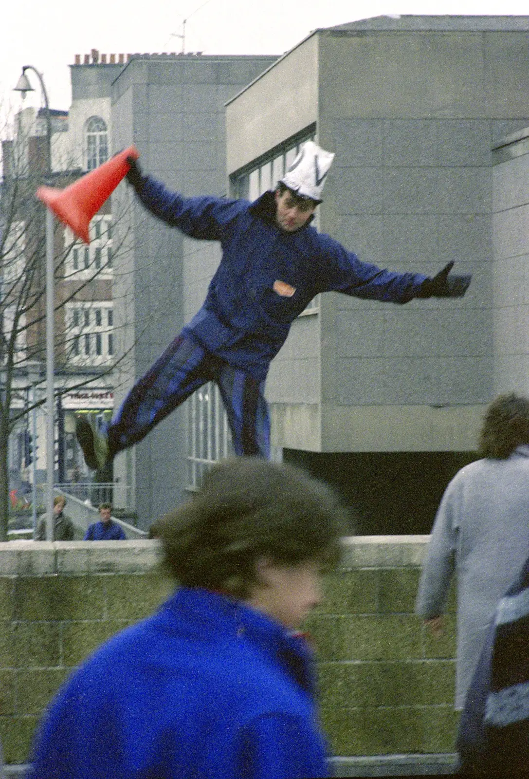 Ian Dunwoody shouts 'vote for a tree', from Uni: PPSU Sabbatical Election Hustings, Plymouth - 28th January 1986