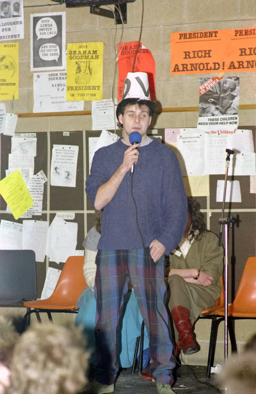 Ian Dunwoody, with a 'VD' hat on, from Uni: PPSU Sabbatical Election Hustings, Plymouth - 28th January 1986