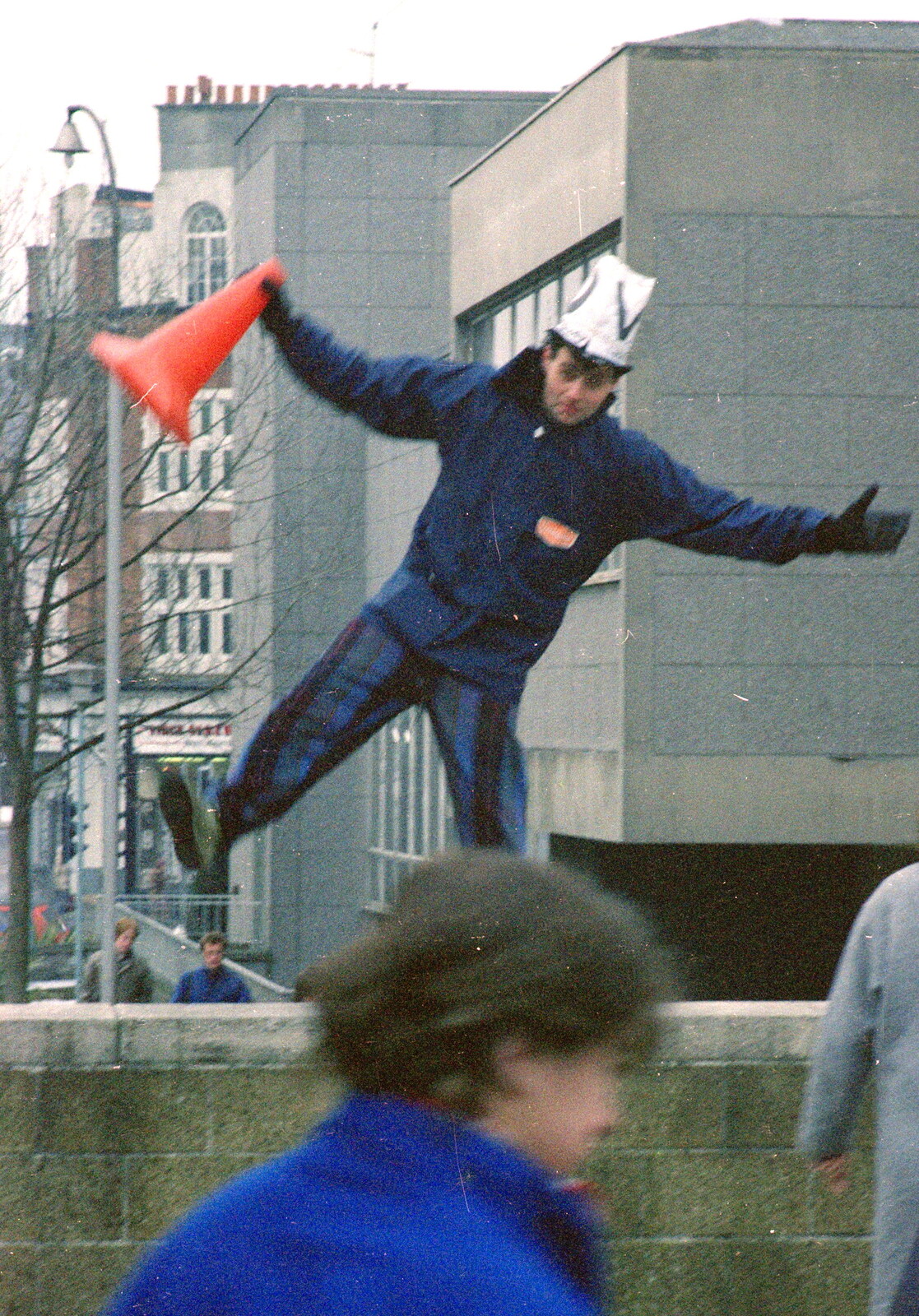 Ian Dunwoody shouts 'vote for a tree' from Uni: PPSU Sabbatical Election Hustings, Plymouth - 10th February 1986