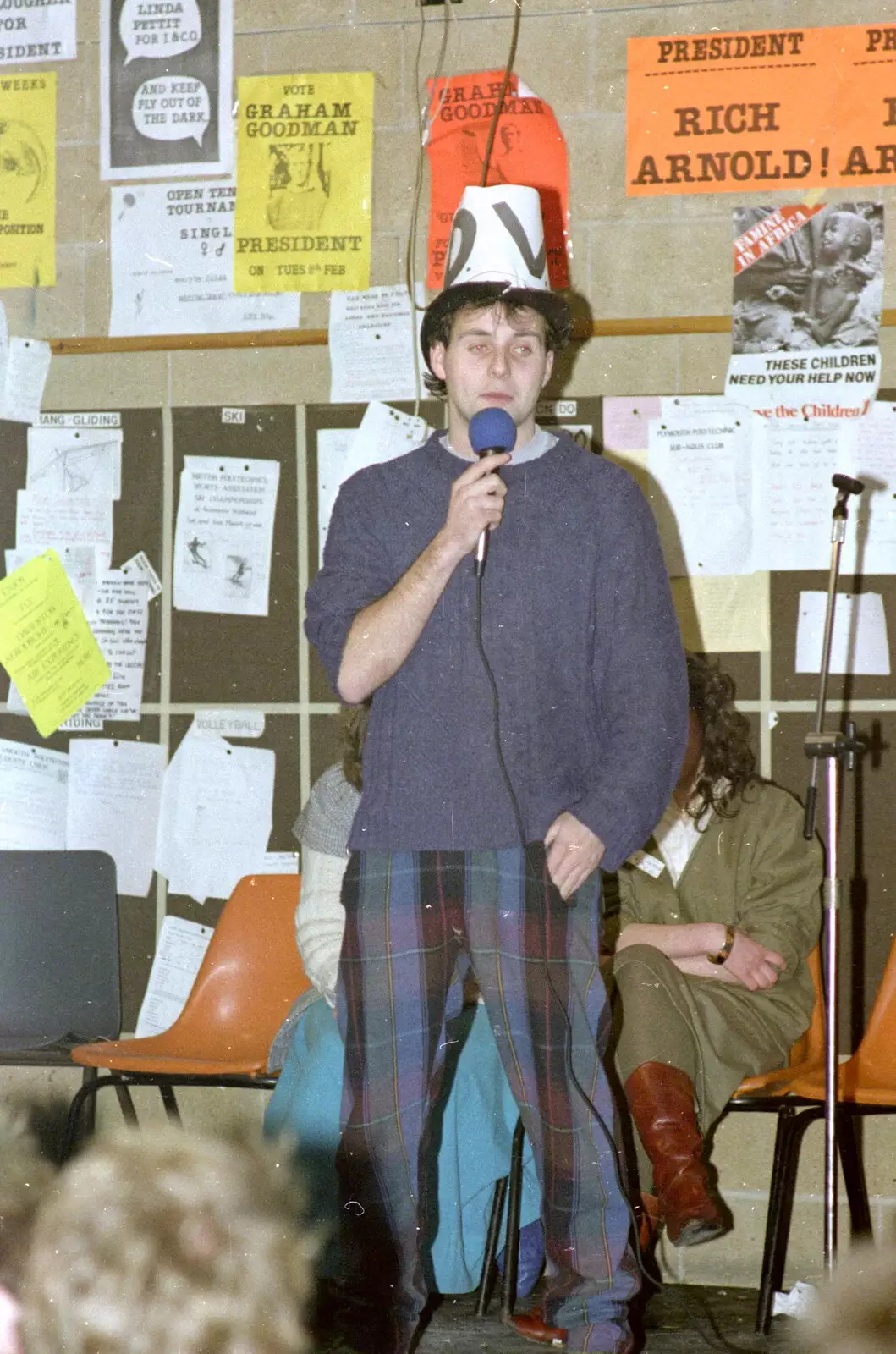 Ian Dunwoody, with a 'VD' hat on, from Uni: PPSU Sabbatical Election Hustings, Plymouth - 10th February 1986