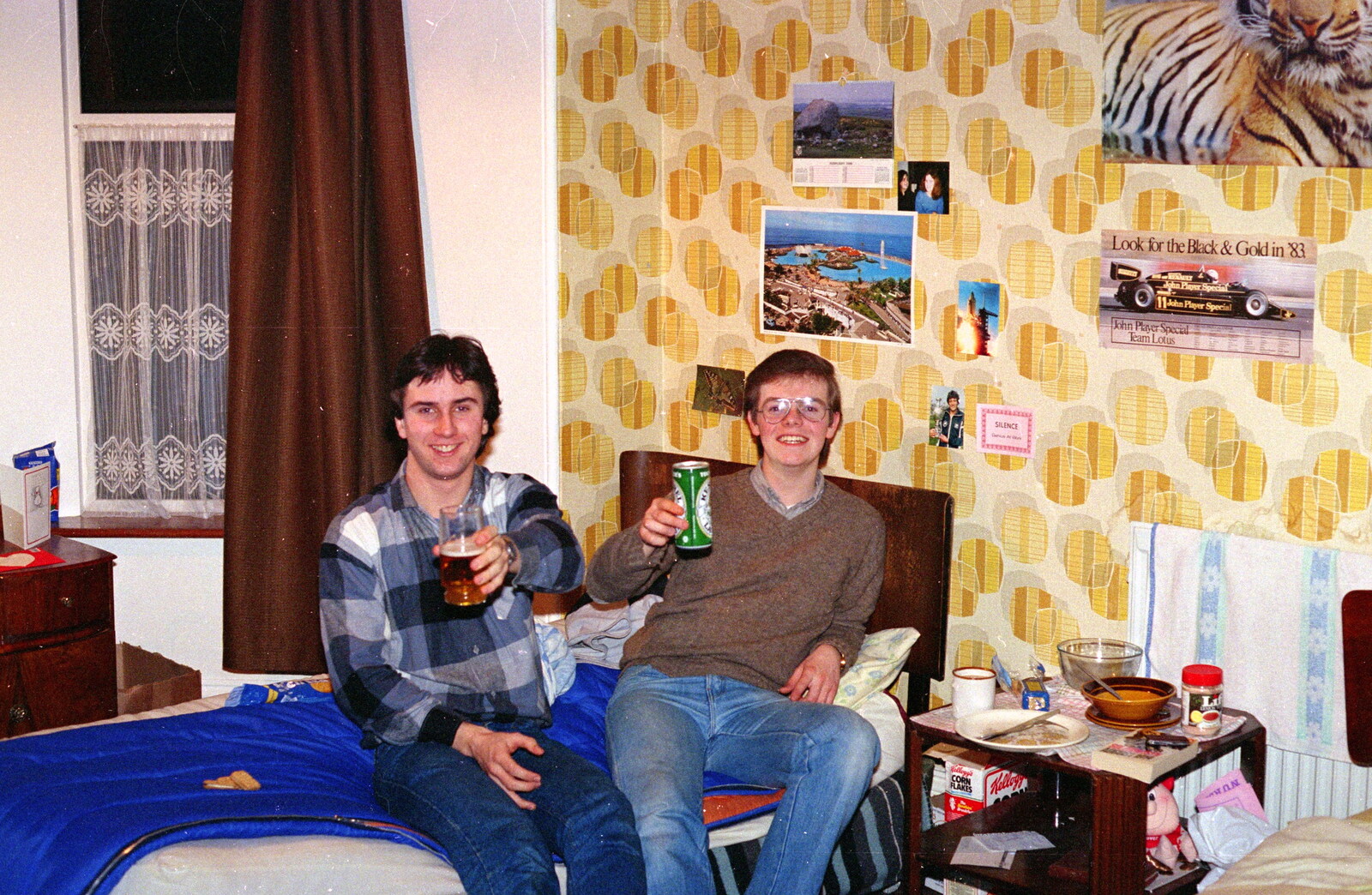 Riki and Dave Lock in their Sutherland Road bedsit from Uni: RAG Week Abseil, Hitch Hike, and Beaumont Street Life Plymouth, Devon - 13th February 1986