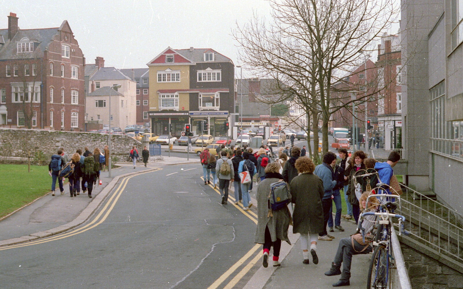 Hitch hikers head down Portland Place from Uni: RAG Week Abseil, Hitch Hike, and Beaumont Street Life Plymouth, Devon - 13th February 1986