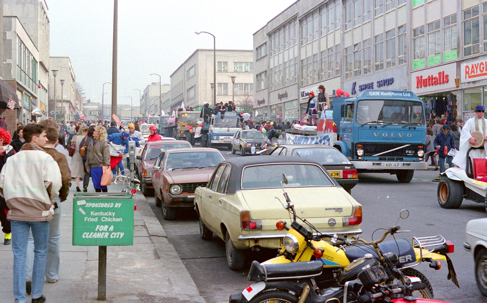 The procession and loads of 80s cars on New George Street from Uni: PPSU "Jazz" RAG Street Parade, Plymouth, Devon - 17th February 1986