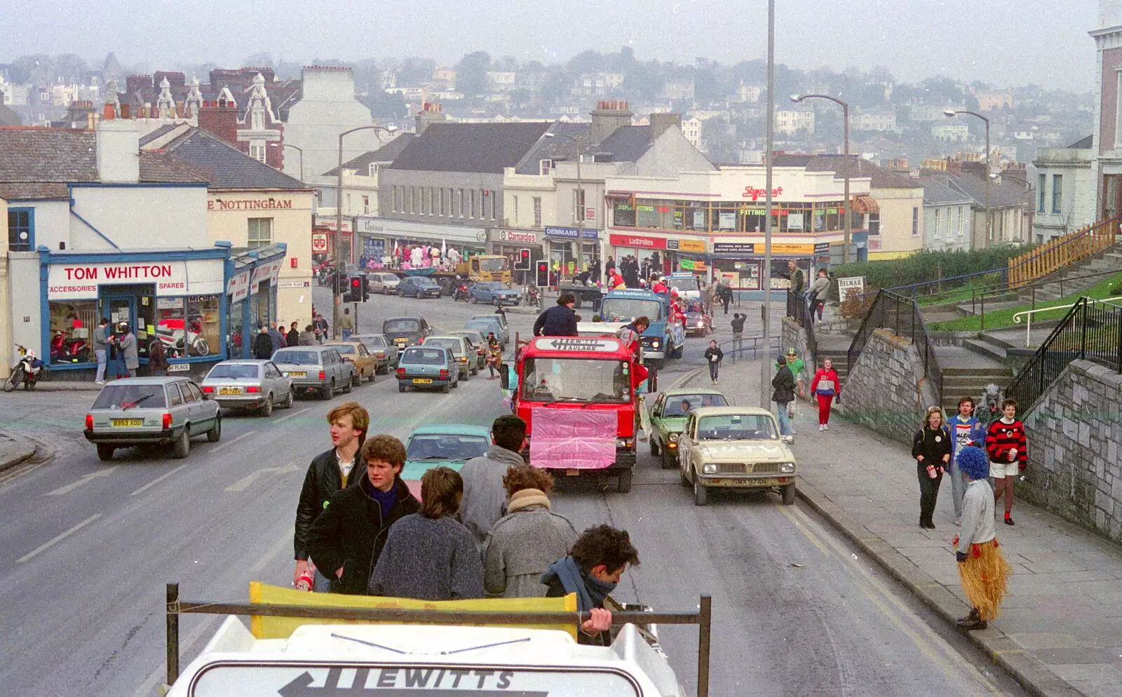 A good view of the top of Mutley Plain, from Uni: PPSU "Jazz" RAG Street Parade, Plymouth, Devon - 17th February 1986