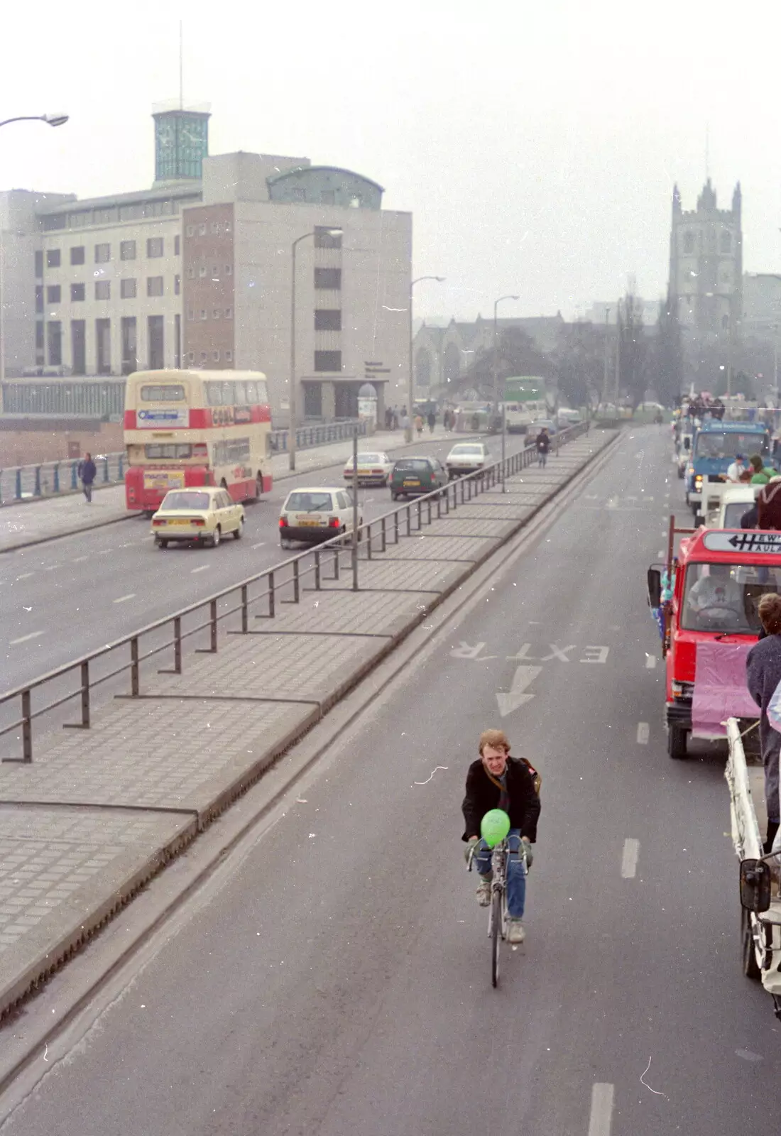 An almost empty Exeter Street, from Uni: PPSU "Jazz" RAG Street Parade, Plymouth, Devon - 17th February 1986