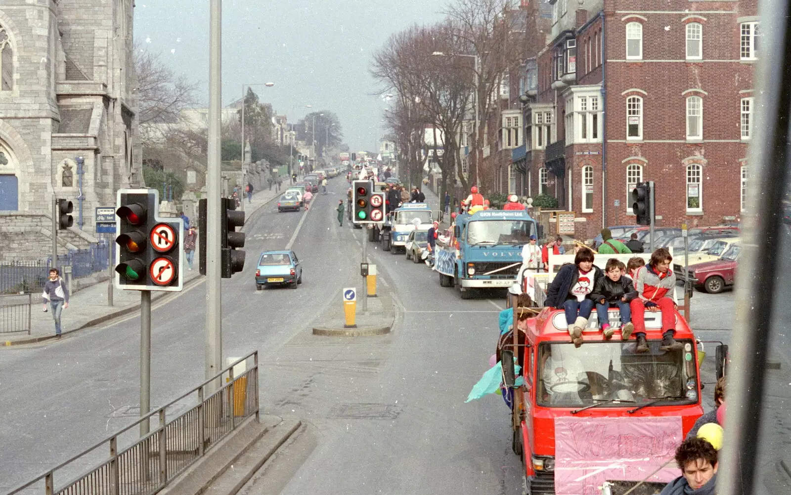 The procession passes Portland Place and Sherwell, from Uni: PPSU "Jazz" RAG Street Parade, Plymouth, Devon - 17th February 1986