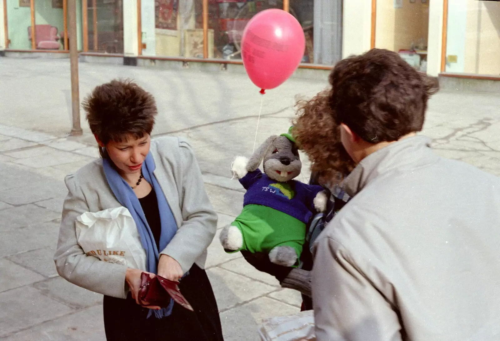 Gus gets a donation, from Uni: PPSU "Jazz" RAG Street Parade, Plymouth, Devon - 17th February 1986