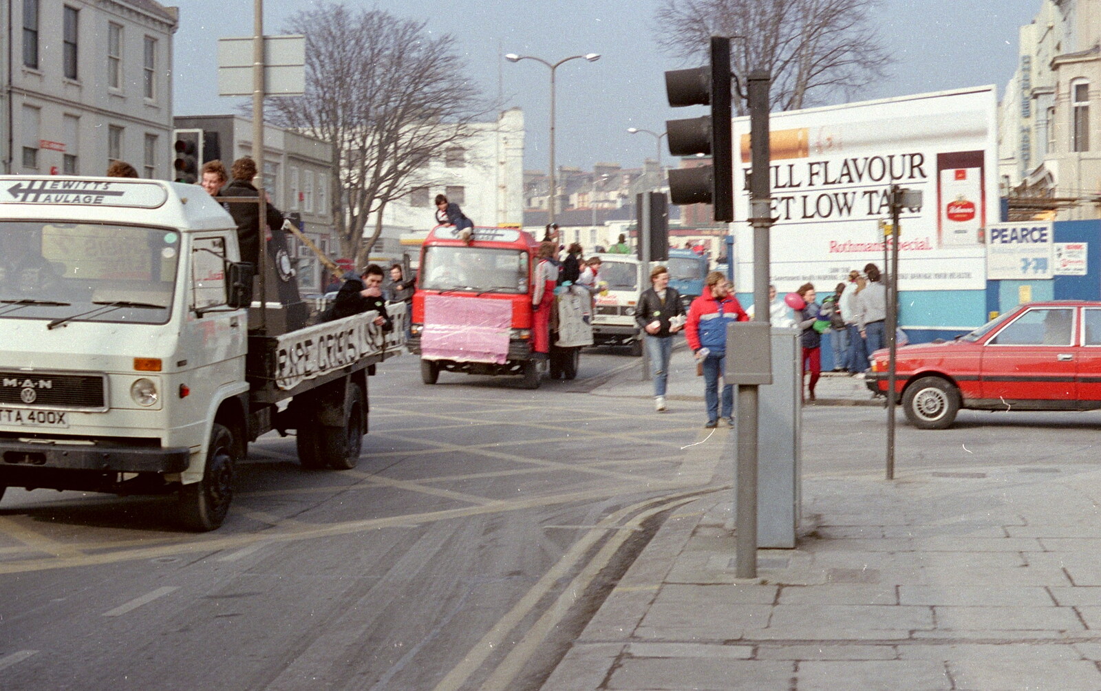 The parade on Mutley Plain from Uni: PPSU "Jazz" RAG Street Parade, Plymouth, Devon - 17th February 1986