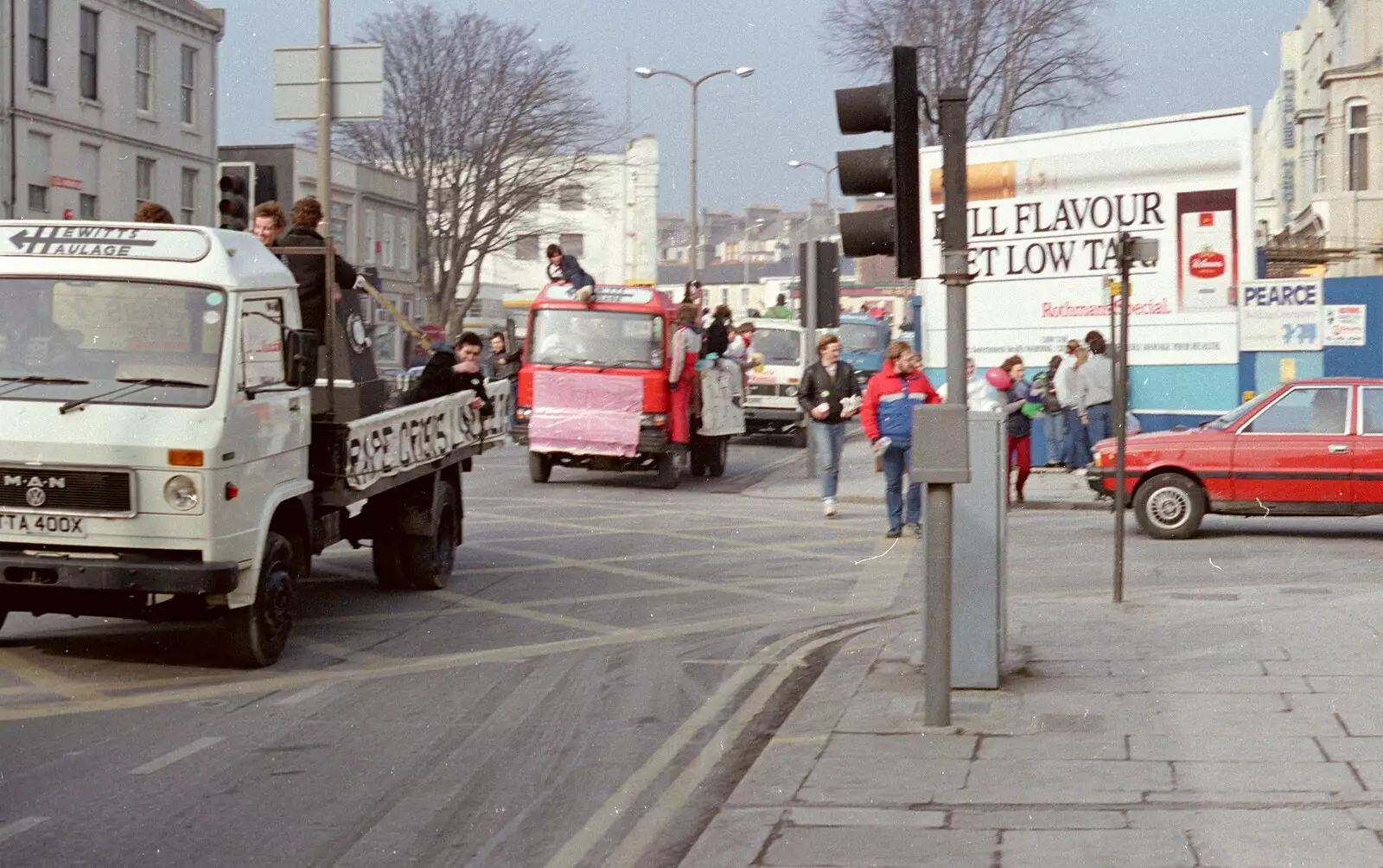 The parade on Mutley Plain, from Uni: PPSU "Jazz" RAG Street Parade, Plymouth, Devon - 17th February 1986